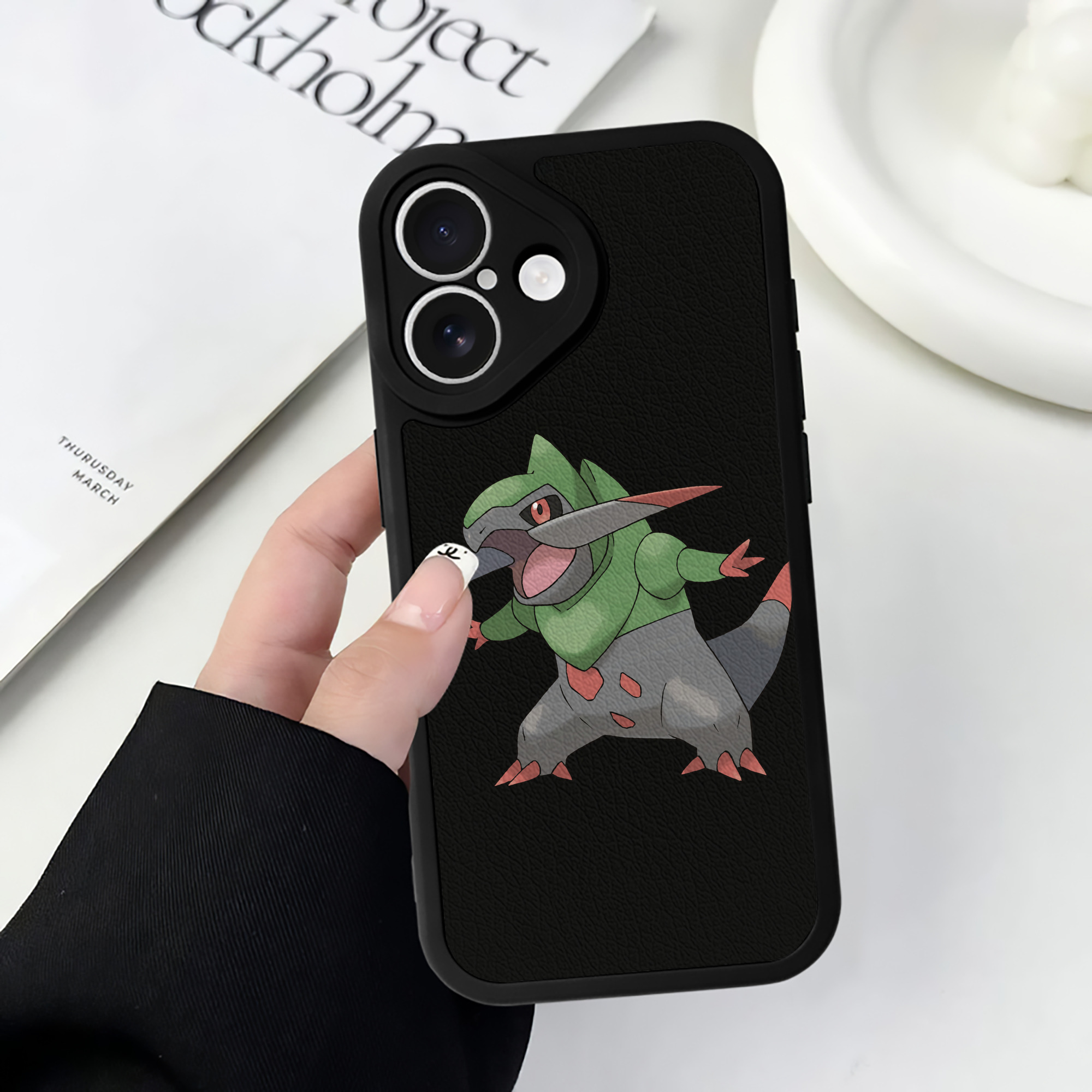 （画像用） ポケットモンスター Pokémon 【iPhone 16シリーズ対応】シリコンスマホケース（レザー調） 材質：シリコン